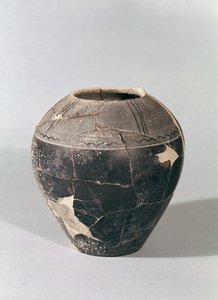Engobová váza zdobená zvlněnými liniemi, Tene III (keramika)
